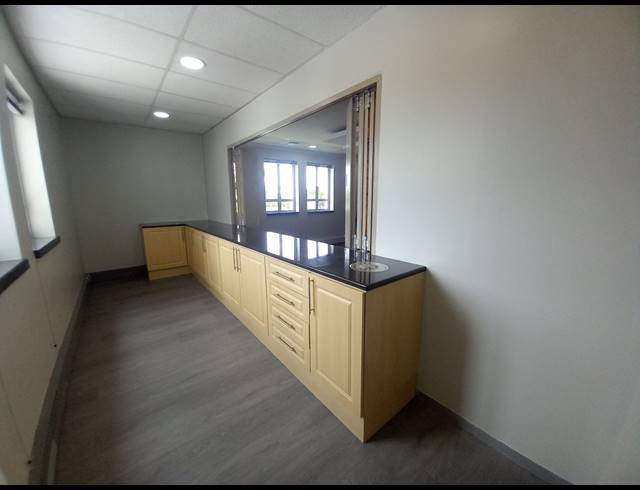 554M² OFFICE TO LET IN BRYANSTON